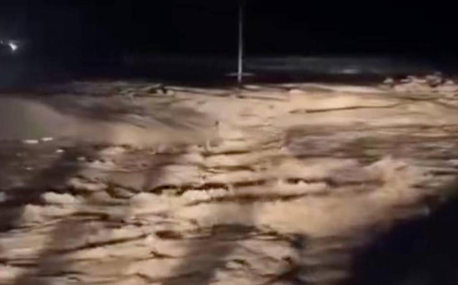 Forishda kuchli yomgʻirdan soʻng sel toshqini kuzatildi